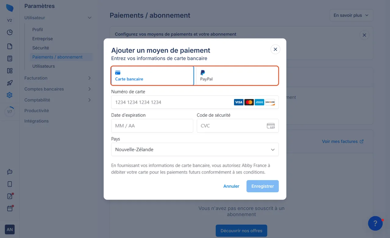 Fenêtre Ajouter un moyen de paiement dans le compte Abby, avec les deux onglets Carte bancaire et PayPal encadrés, au-dessus des champs numéro de carte, date d'expiration et code de sécurité