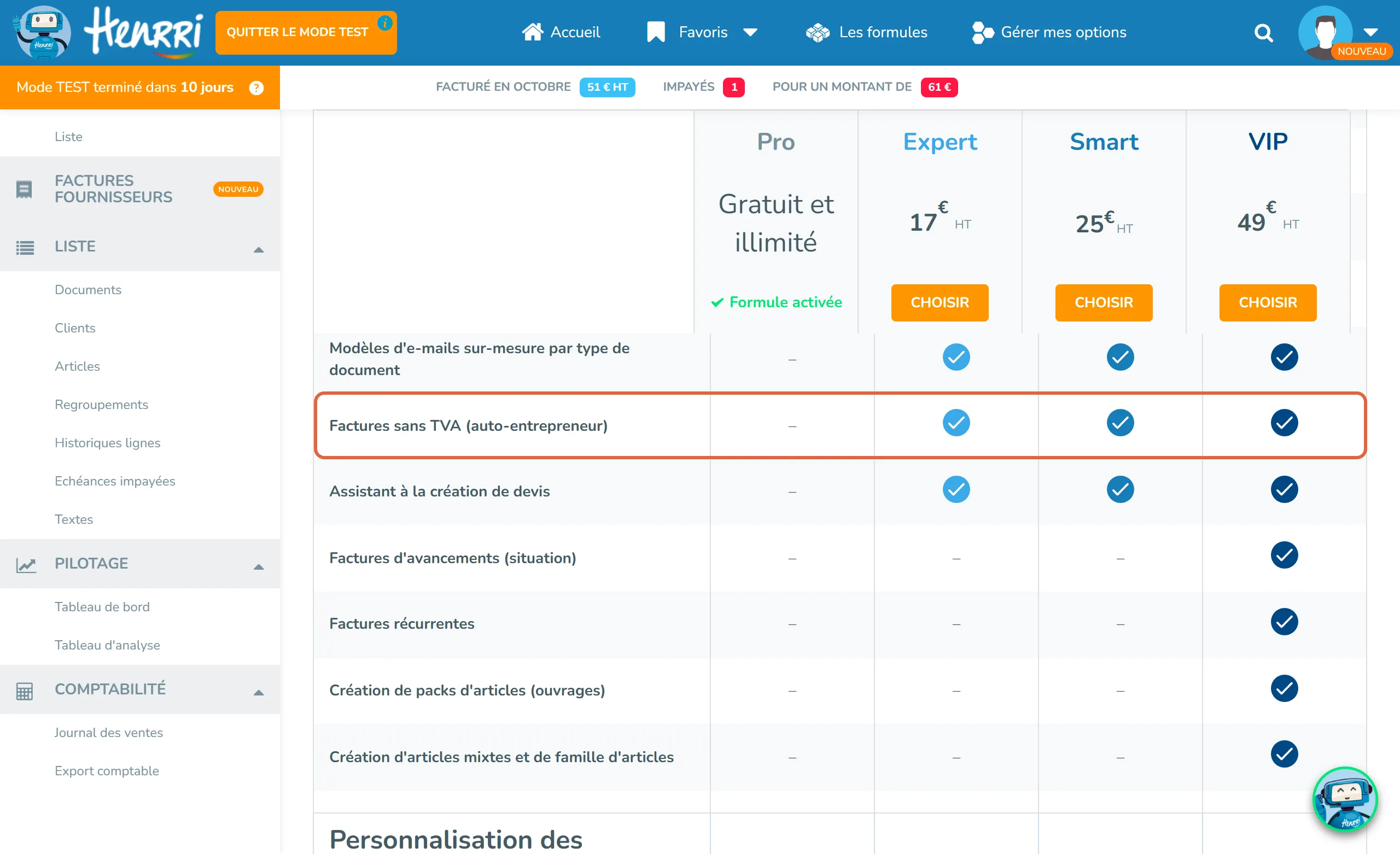 Tableau détaillé des formules dans un compte Henrri : la ligne encadrée Factures sans TVA (auto-entrepreneur) porte un tiret pour Pro et une coche pour Expert, Smart et VIP ; dessous, factures d'avancement et factures récurrentes réservées à VIP