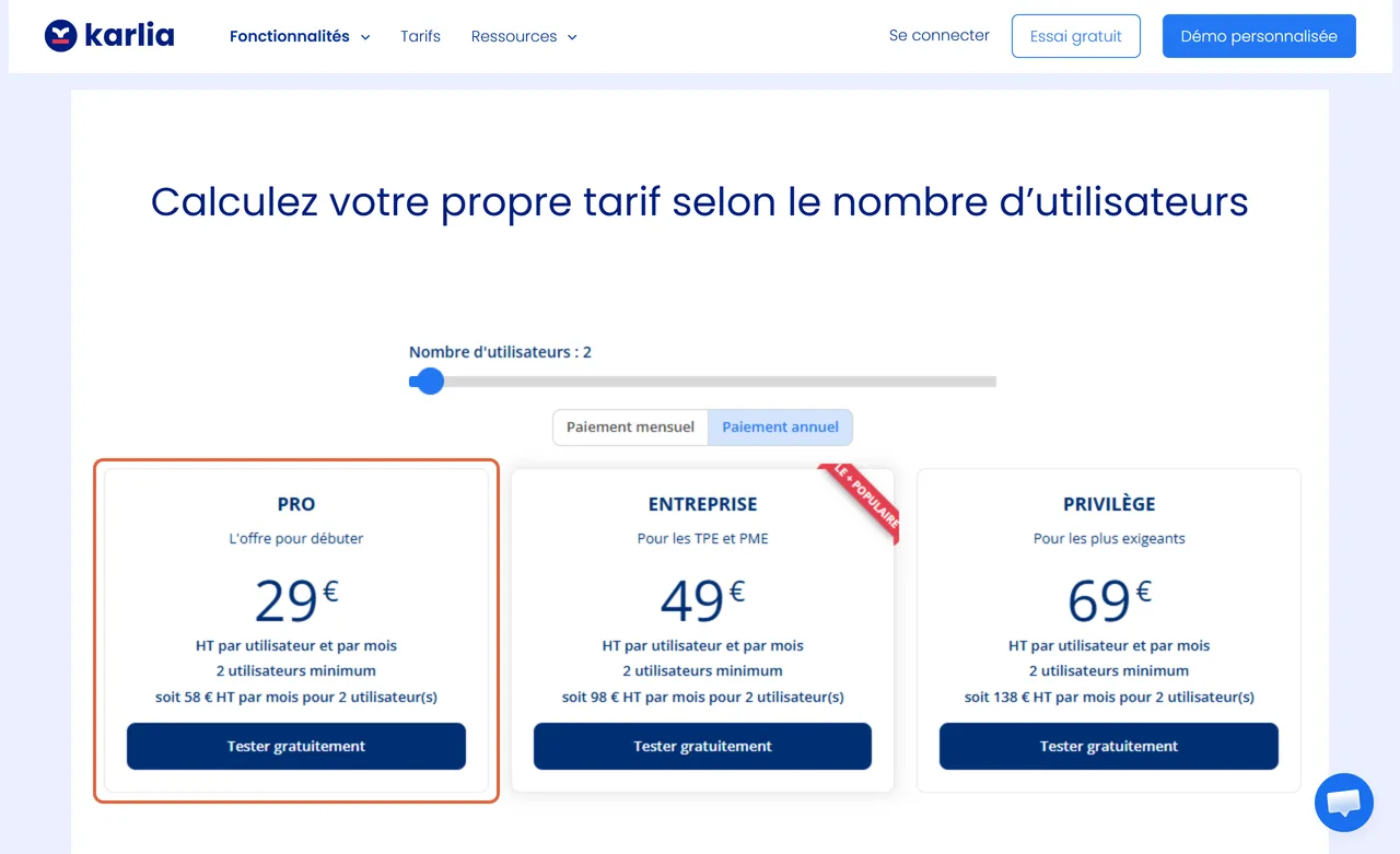 Calculateur de tarifs de Karlia en paiement annuel : la formule Pro à 29 € HT par utilisateur et par mois, 2 utilisateurs minimum, est encadrée, à côté d'Entreprise à 49 € HT et de Privilège à 69 € HT