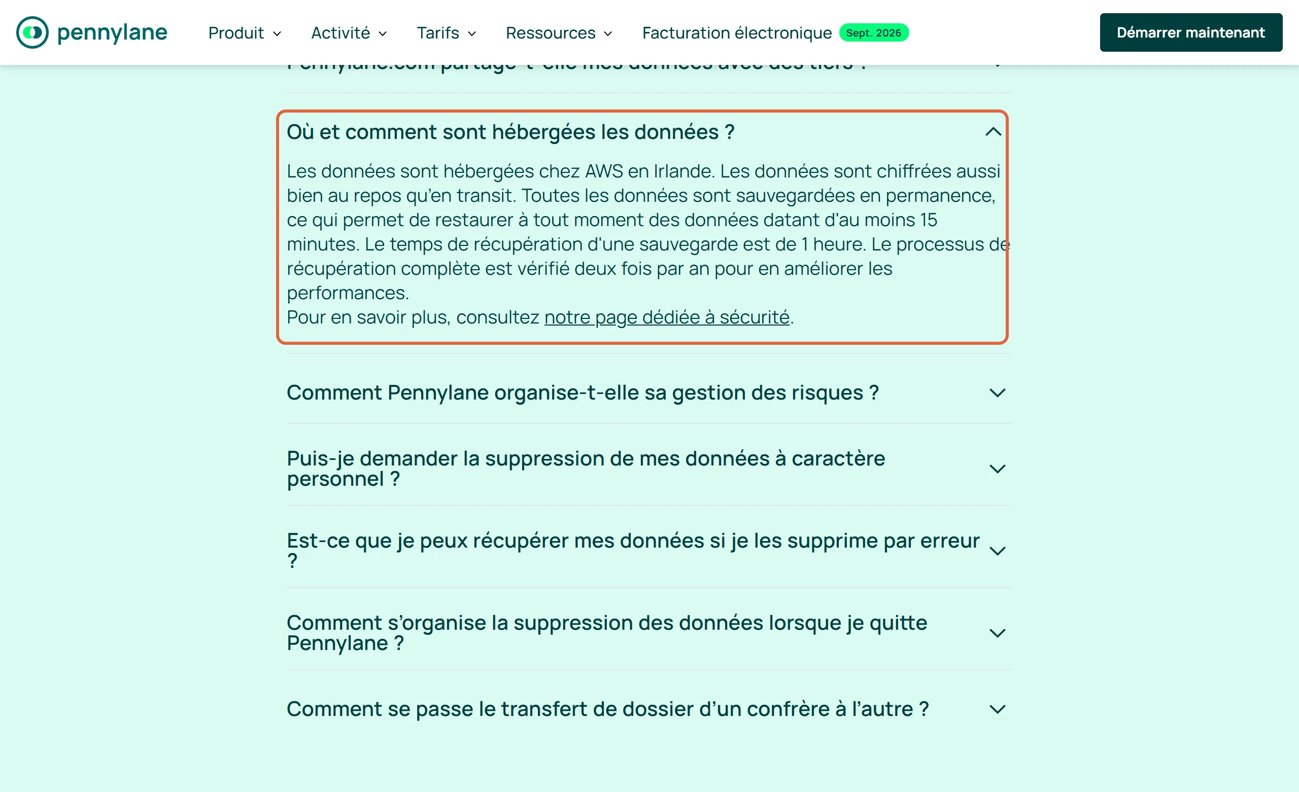 Centre de confiance de Pennylane avec la réponse encadrée à la question Où et comment sont hébergées les données : les données sont hébergées chez AWS en Irlande, chiffrées au repos et en transit