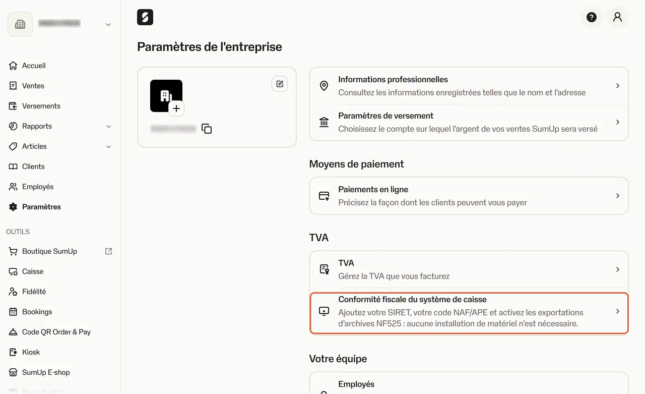Paramètres de l'entreprise dans SumUp : Informations professionnelles, Paramètres de versement, Paiements en ligne, TVA, et la ligne encadrée Conformité fiscale du système de caisse, qui demande le SIRET, le code NAF/APE et active les exports d'archives NF525